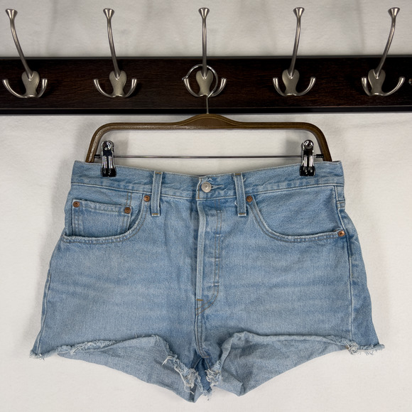 Levi's Premium 501 Light Wash Denim Retro Shorts Women's Size 30 Y2K 100% Cotton - Picture 1 of 11